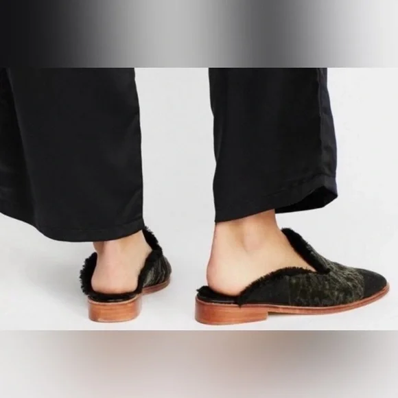 Free People Butterfly Effect Velvet Jacquard Lined Mules size 5.5-6/EU36 EUC - Picture 2 of 10